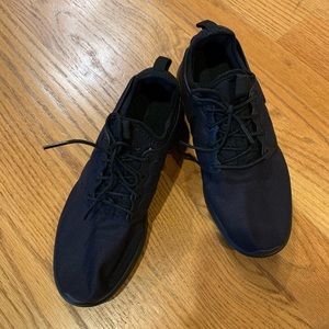 NWT Black Nike Sneakers